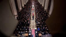 Krátkou pietní ceremonií ped budovou Kapitolu ve Washingtonu zaalo poslední...