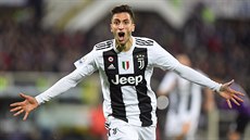 Rodrigo Bentancur z Juventusu slaví svou trefu do sít� Fiorentiny.
