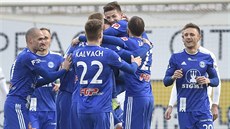 Olomoutí fotbalisté se radují z rychlého gólu v utkání proti Slovácku.