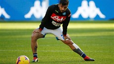 Lorenzo Insigne z Neapole se rozcviuje ped ligovým zápasem proti Frosinone.