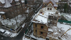 Pohled z dronu na historickou vilu v ulici Na afránce.