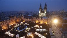 Na Staroměstském náměstí se rozsvítil vánoční strom (1. prosince 2018) | na serveru Lidovky.cz | aktuální zprávy