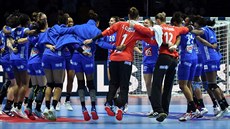 Házenká�ky Francie se radují z výhry nad Dánskem.