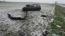 Mladý �idi� dostal na namrzlém mostku smyk a s vozem havaroval. Matka, která s...