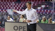 Martin Pospíil usmruje basketbalistky KP Brno.
