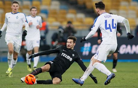 Jablonecký Michal Trávník bhem utkání Evropské ligy v Kyjev.