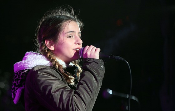 Patnáctiletá zpěvačka Kristina Kůtková během vystoupení na letošních vánočních...