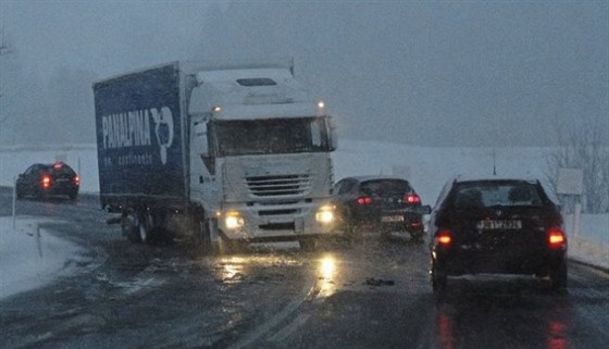 Rizikovou zatá�ku u Rad�ovic na silnici �íslo 19 �editelství silnic a dálnic...