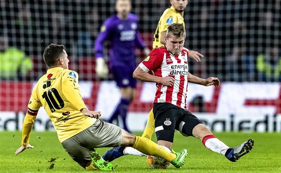 Michal Sadílek (vpravo) v dresu PSV Eindhoven.