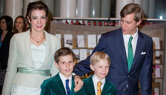 Princ Louis Lucemburský a princezna Tessy se syny Gabrielem (vpravo) a Noahem...