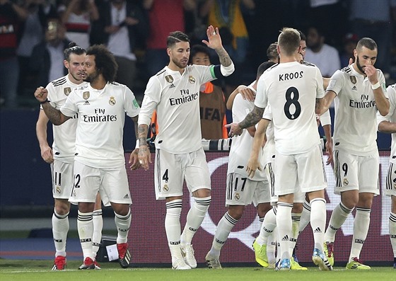 Fotbalisté Realu Madrid oslavují gól proti Kaim.