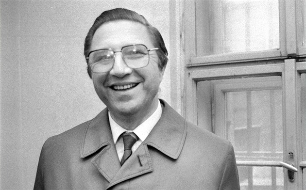 A Lorenc spustil skartovačky... Jak divoce probíhala likvidace materiálů StB