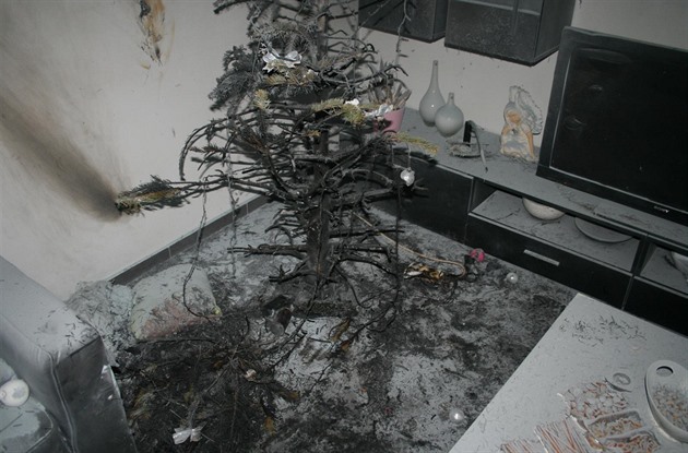 Vypadají nevinně, hoří dobře. Hasič radí, jakým dekoracím se o svátcích vyhnout