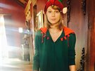 Zpvaka Taylor Swiftová bhem Vánoc doma nosí oblek elfa.