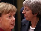 Britská premiérka Theresa Mayová (vpravo) a nmecká kancléka Angela Merkelová...