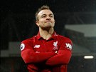 Xherdan Shaqiri z Liverpoolu oslavuje vstelený gól v zápase proti Manchesteru...