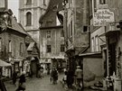 Doln st Latrnu s kostelem sv. Jota na fotografii z pelomu stolet