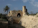 ást hradeb poblí starovkého msta Caesarea Maritima v Izraeli