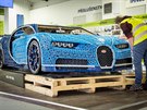 Bugatti Chiron z Lega Technik. Instalace výstavky v Alze.
