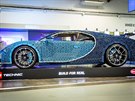 Bugatti Chiron z Lega Technik. Instalace výstavky v Alze.