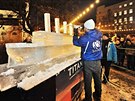 Socha Marian Marlek vytesal v Brn z ledu vce ne dvoumetrovou sochu...