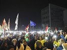 Lidé v Budapeti protestovali ped budovou televize. (17. prosince 2018)