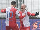 Slávisté Josef Hubauer (vlevo) a Miroslav Stoch se radují z gólu v zápase s...
