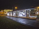 Lidé se mohou svézt vánoní tramvají. Po Plzni bude jezdit a do nedle 6....
