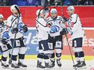 Plzetí hokejisté (uprosted Jan Ková) oslavují dalí gól v síti Liberce.