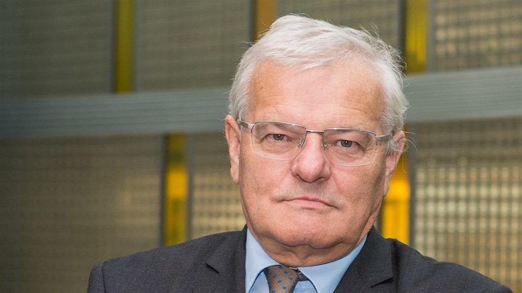 Petr Sáha vedl zlínskou univerzitu v letech 2001�07 a 2010�18.
