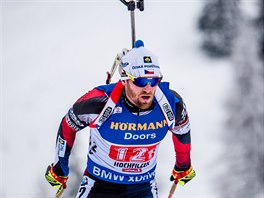 Michal Šlesingr během prvního úseku štafety v rakouském Hochfilzenu.