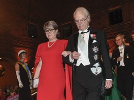 Švédský král Carl XVI. Gustaf a laureátka Nobelovy ceny za fyziku Donna...