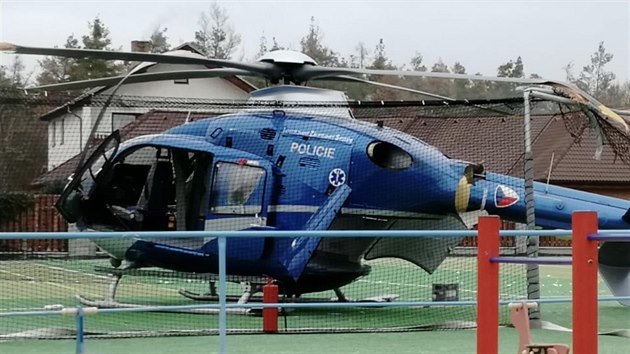 Ve Star Huti u Dobe havaroval zchransk vrtulnk, na mst jsou vechny sloky IZS (15.prosince 2018).