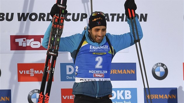 Martin Fourcade z Francie se raduje z vtzstv ve sthacm zvod v Hochfilzenu.