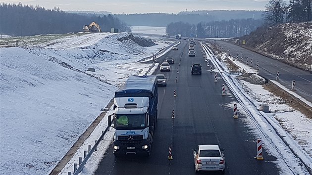 Mezi evtnem a Borkem na eskobudjovicku SD v ter po devt hodin zprovoznilo tm celou prvn polovinu dlnice D3.