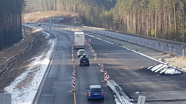 Mezi evtnem a Borkem na eskobudjovicku SD v ter po devt hodin zprovoznilo tm celou prvn polovinu dlnice D3.