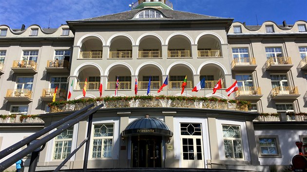 Sanatorium Priessnitz je dnes nejvznamnj stavbou a jakmsi logem Lzn Jesenk. Bylo postaveno v secesnm stylu v roce 1910 a vypad trochu jako alpsk hotel, trochu jako zmek.