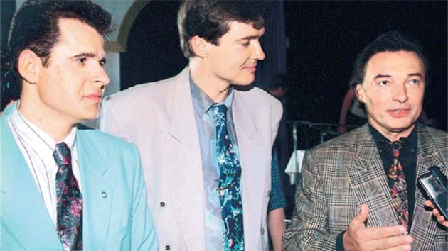 V roce 1993 zaloili Frantiek Mrzek (vlevo) a Miroslav Provod (uprosted) Nadaci Interpo. Karel Gott souhlasil, e bude dlat nadaci prezidenta.