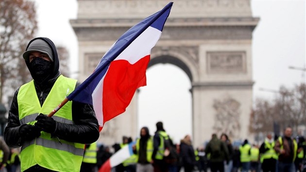 Ve Francii se opt seli pznivci hnut lutch vest, kter protestuje proti rstu ivotnch nklad oban a vld prezidenta Emmanuela Macrona. Snmek pochz z Pae. (15. prosince 2018)