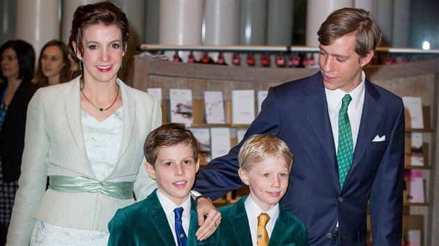 Princ Louis Lucembursk a princezna Tessy se syny Gabrielem (vpravo) a Noahem na oslav 95. narozenin Jana Lucemburskho (9. ledna 2016)