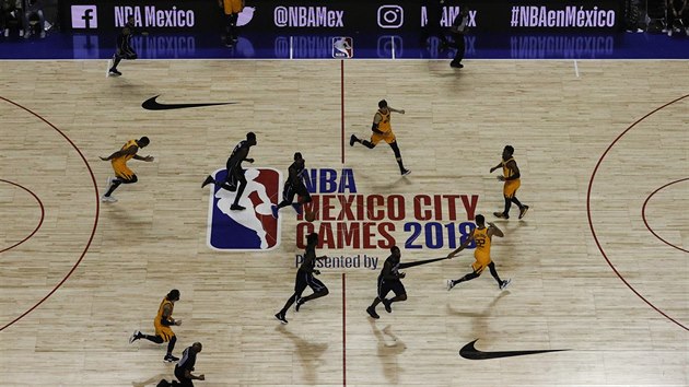 Momentka z mexickho zpasu NBA mezi Utah Jazz a Orlando Magic