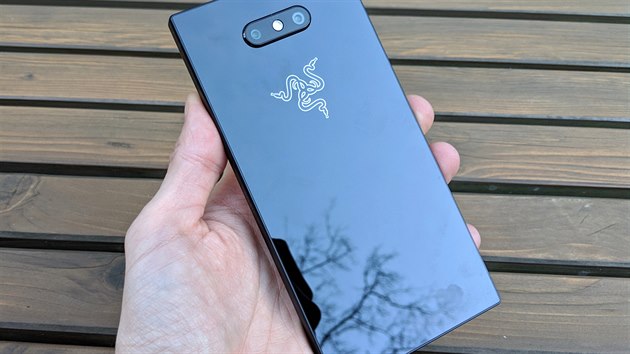 Má fantastický displej a pořádný výkon. Recenze Razer Phonu 2 - iDNES.cz