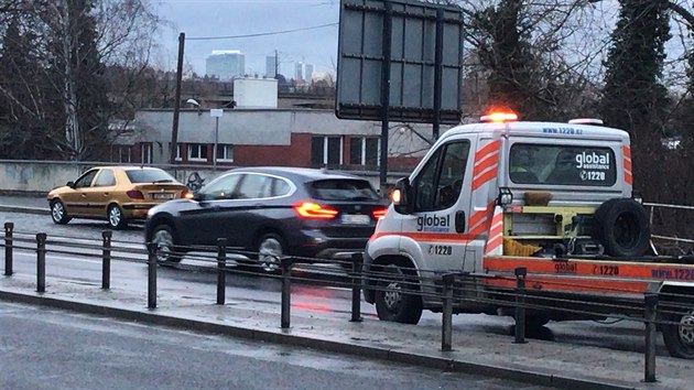 Hromadn nehoda na Strakonick ulici u Prahy. (11. listopadu 2018)
