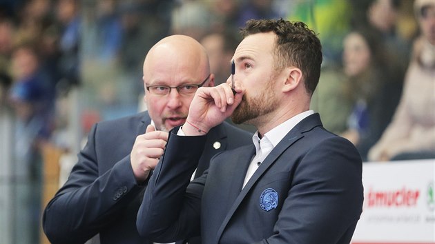 Liberecký trenér Filip Pešán dumá nad tím, jak zvrátit špatně rozehrané utkání v Plzni.