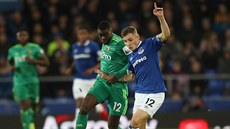 Lucas Digne z Evertonu (vpravo) a Ken Sema z Watfordu.