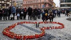 Lidé na Jungmannově náměstí v Praze vzpomínali na prezidenta Václava Havla (18....