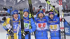 Vítězná švédská štafeta z Hochfilzenu. Zleva: Sebastian Samuelsson, Martin...