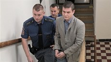 Justiní strá pivádí Lubomíra Vargu do soudní sín. (11. prosince 2018)