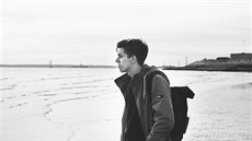 Filip Chudoba na plá�i v Portsmouthu
