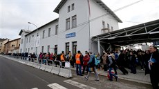 Davy lidí na dolním nádraží v Brně kvůli výluce hlavní železniční stanice.